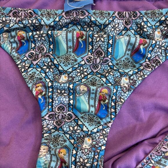 Hot Topic Disneys Frozen Juniors NEW Two Piece Swimsuit XL - Picture 6 of 14